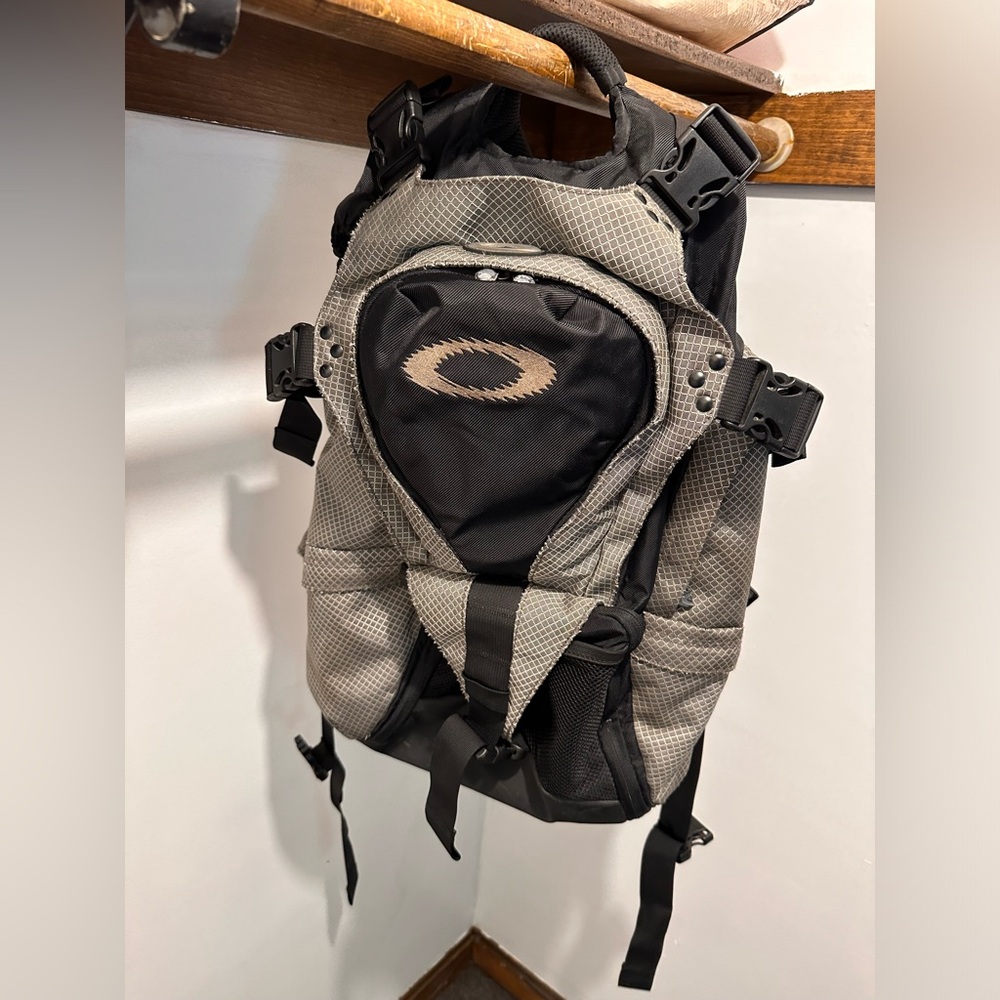 Oakley Back pack - Picture 14 of 16